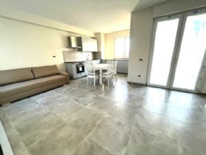 Appartamento posto al 2 piano  con terrazza abitabile , a 50 m dal mare  : appartamento In affitto e vendita  Lido di Camaiore