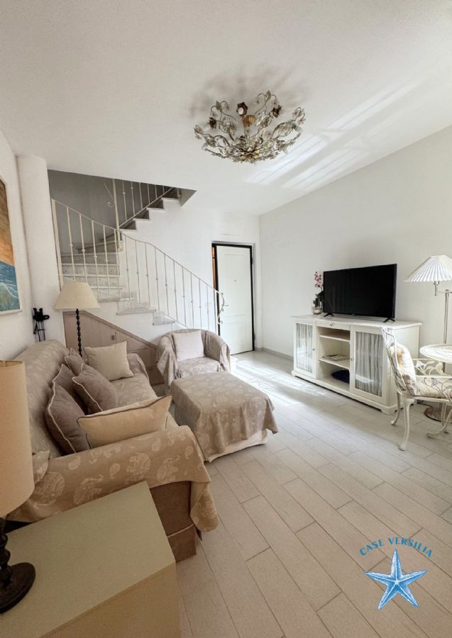 Appartamento uso ufficio a 50 metri dal mare : appartamento  In vendita  Viareggio