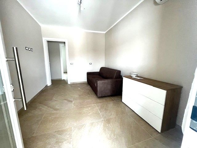 Appartamento in stabilimento balneare con piscina e posto auto  : appartamento  In vendita  Lido di Camaiore