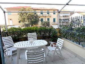 Lido di Camaiore (6 Pax) Apartment in front of the sea : apartment  to rent  Lido di Camaiore