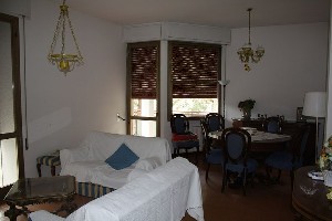 Lido di Camaiore, zona Benelli, quarto piano : appartamento In vendita  Lido di Camaiore